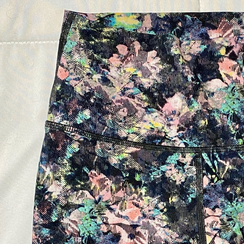 Lululemon Leggings Size 4 - Picture 3 of 3